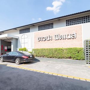 Oyo 75382 Chonburi Hotel